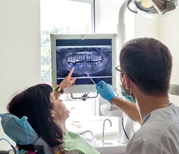 Dentist using dental implant technology in Vero Beach with patient
